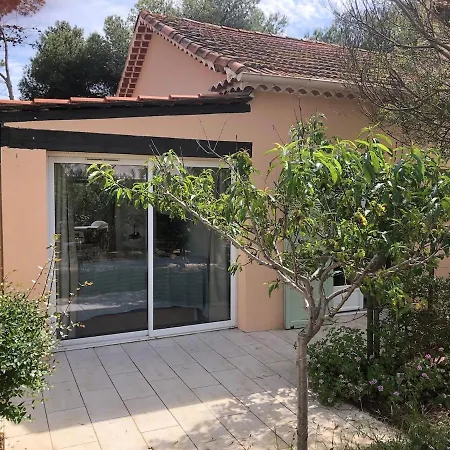 Maison Bord De Climatisee La Capte , Holiday home