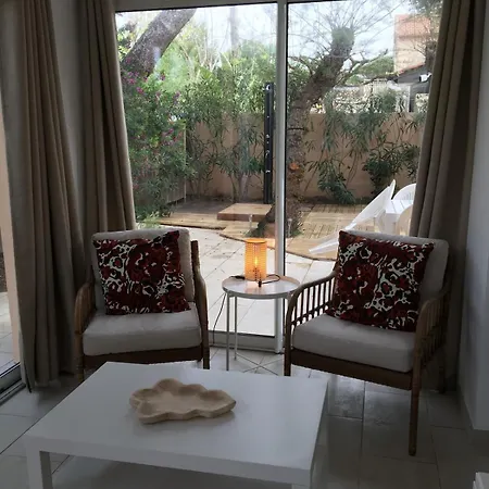 Holiday home Maison Bord De Climatisee La Capte , *