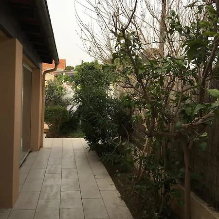 Maison Bord De Climatisee La Capte , Holiday home