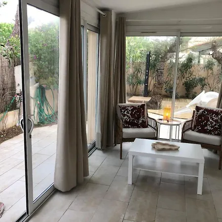 Maison Bord De Climatisee La Capte , * Hyeres